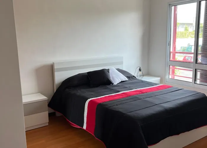 Populo Villa, Walk To Beach, Air Conditioning And Heating, Near Ponta Delgada Villa Livramento