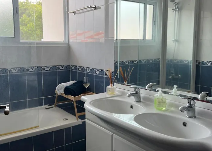 Populo Villa, Walk To Beach, Air Conditioning And Heating, Near Ponta Delgada * Livramento