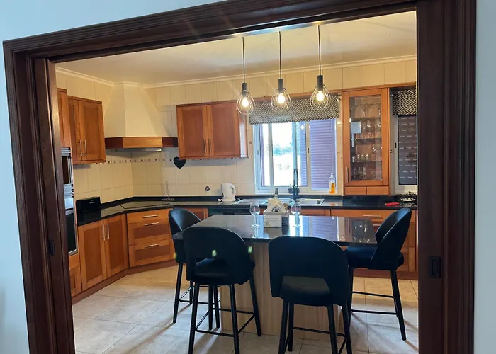 Populo Villa, Walk To Beach, Air Conditioning And Heating, Near Ponta Delgada