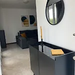 Populo Villa, Walk To Beach, Air Conditioning And Heating, Near Ponta Delgada Вилла *
