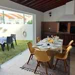Villa Populo Villa, Walk To Beach, Air Conditioning And Heating, Near Ponta Delgada