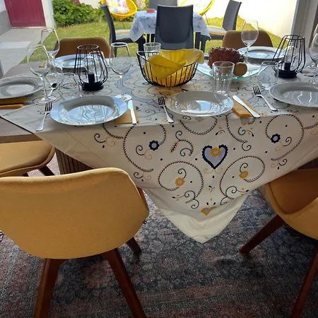 Populo Villa, Walk To Beach, Air Conditioning And Heating, Near Ponta Delgada Villa