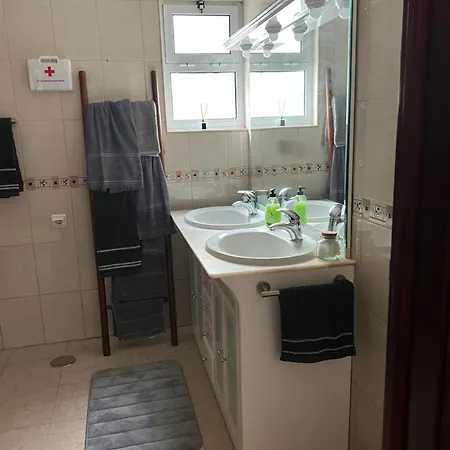 Populo Villa, Walk To Beach, Air Conditioning And Heating, Near Ponta Delgada Livramento